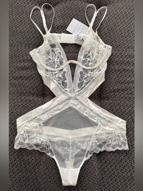 La Perla Wisteria Silk Lace V-Neck Bodysuit